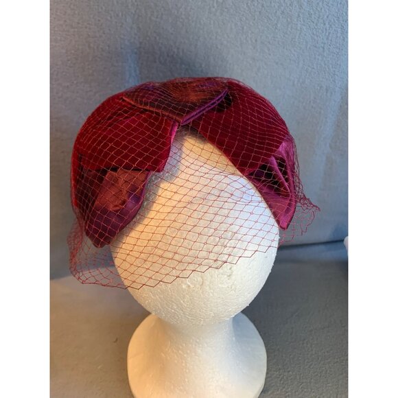 Ladies Red Velvet and Satin Hat with Netting Union Made Vintage - Picture 3 of 9